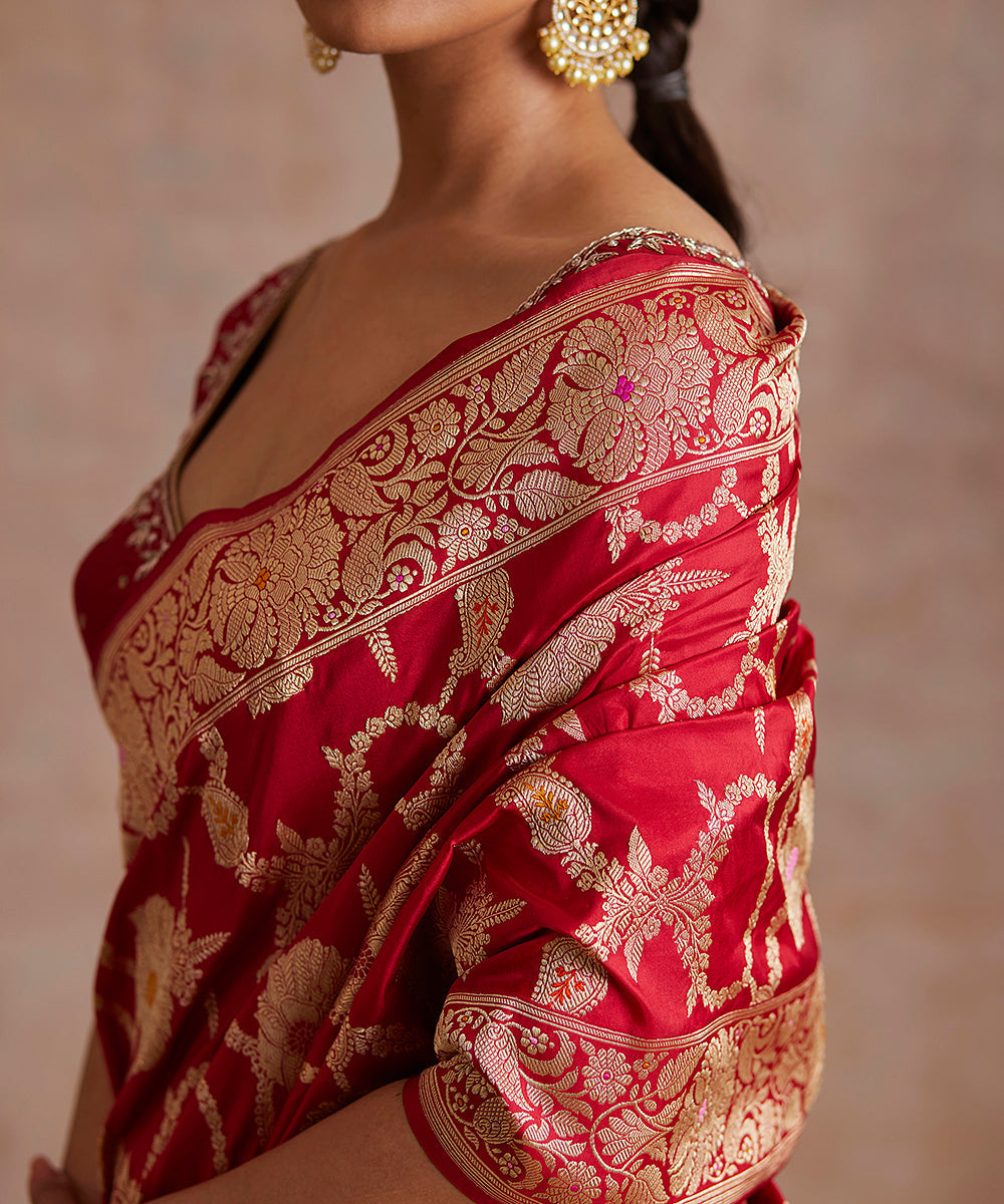 Red_Handloom_Pure_Katan_Silk_Banarasi_Saree_With_Floral_Jaal_And_Meenakari_WeaverStory_05