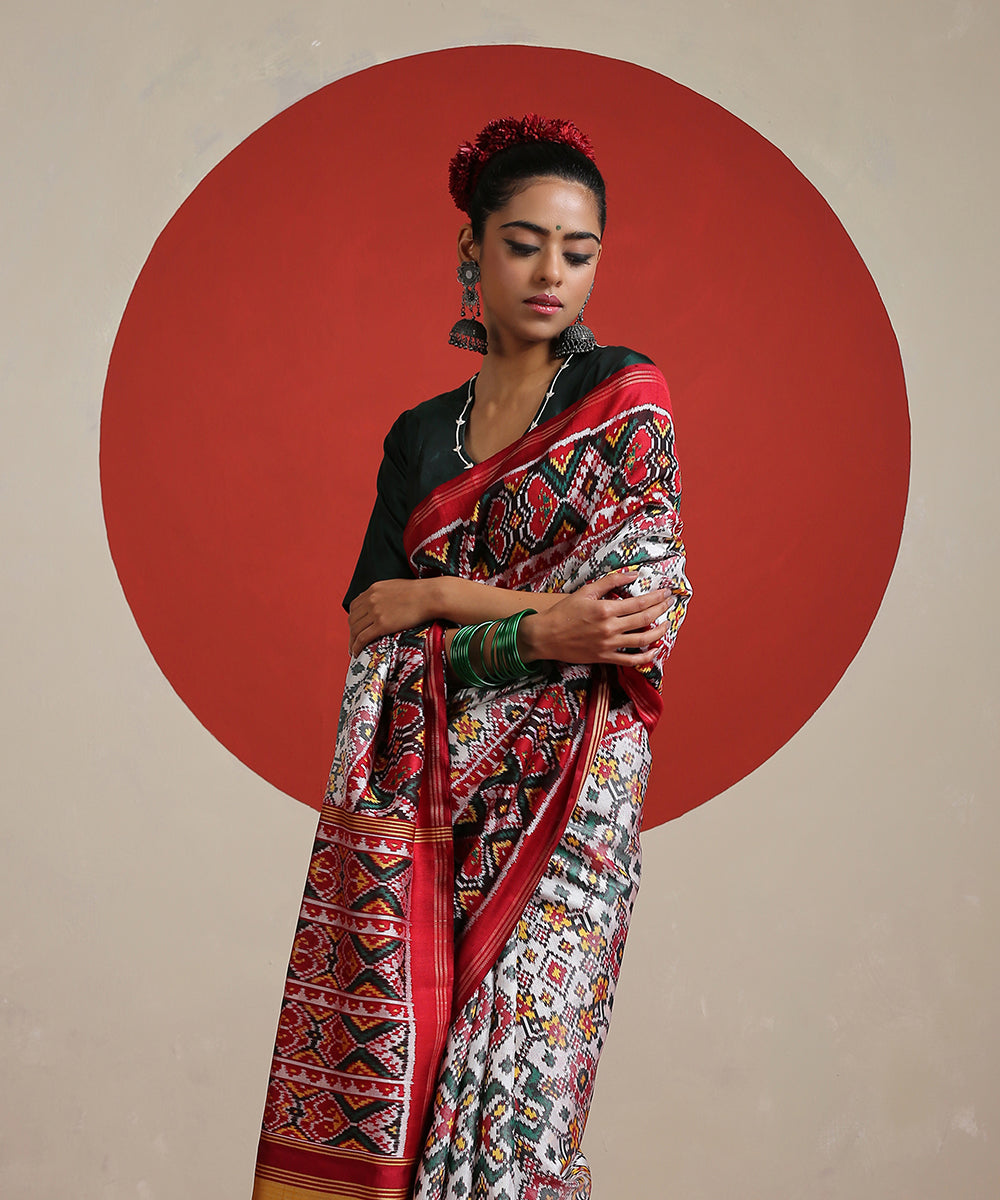 Handloom_Off_White_Pure_Mulberry_Silk_Ikat_Patola_Saree_With_Twill_Weave_WeaverStory_01