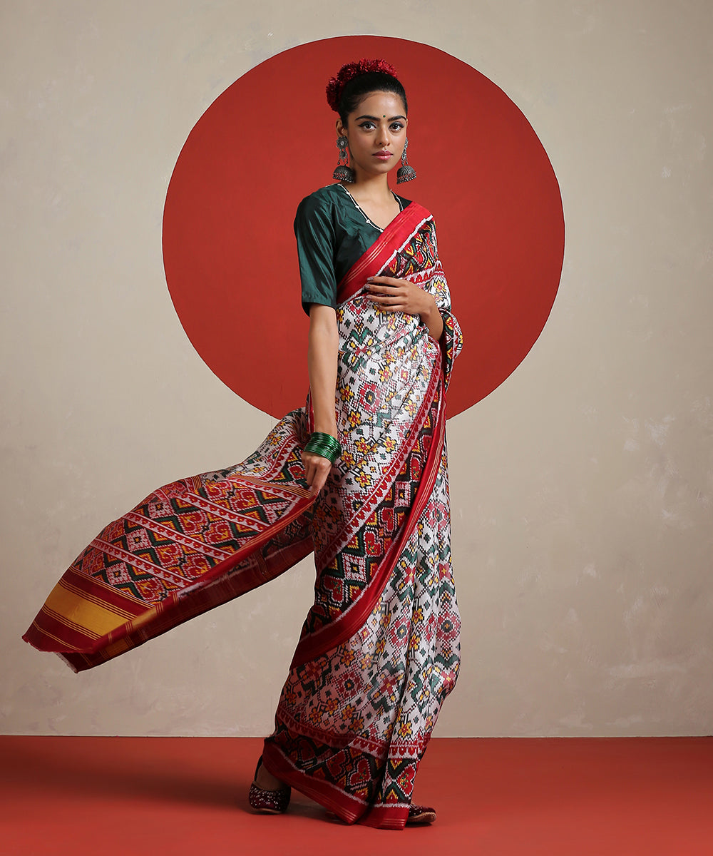 Handloom_Off_White_Pure_Mulberry_Silk_Ikat_Patola_Saree_With_Twill_Weave_WeaverStory_02