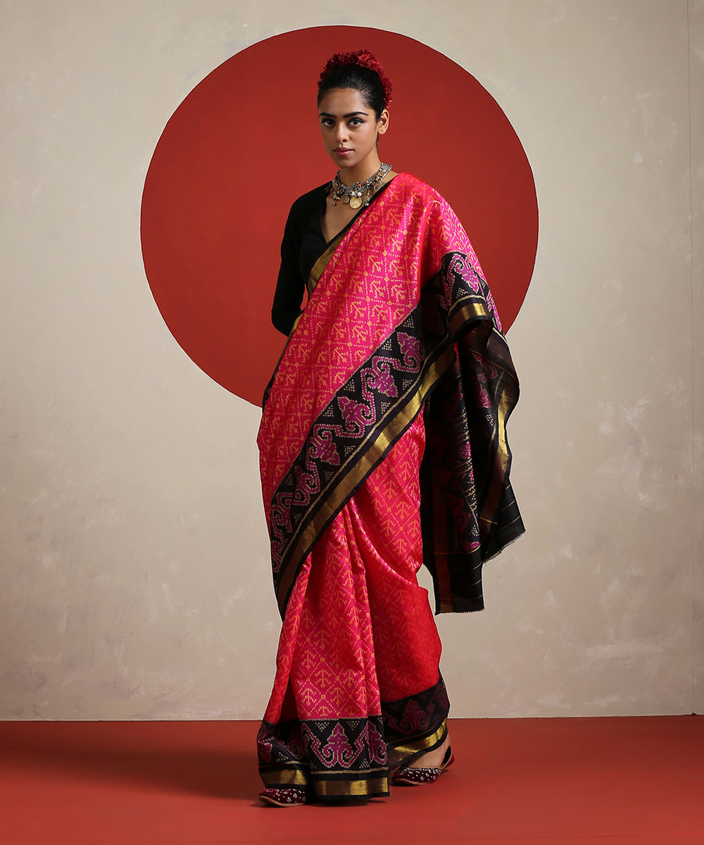 Handloom_Pink_Pure_Mulberry_Silk_Single_Ikat_Patola_Saree_With_Black_Border_WeaverStory_02