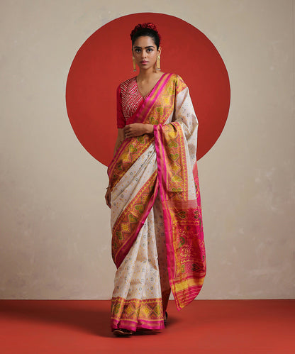 Off_White_Handloom_Pure_Mulberry_Silk_Ikat_Patola_Saree_With_Hot_Pink_Tissue_Border_WeaverStory_02