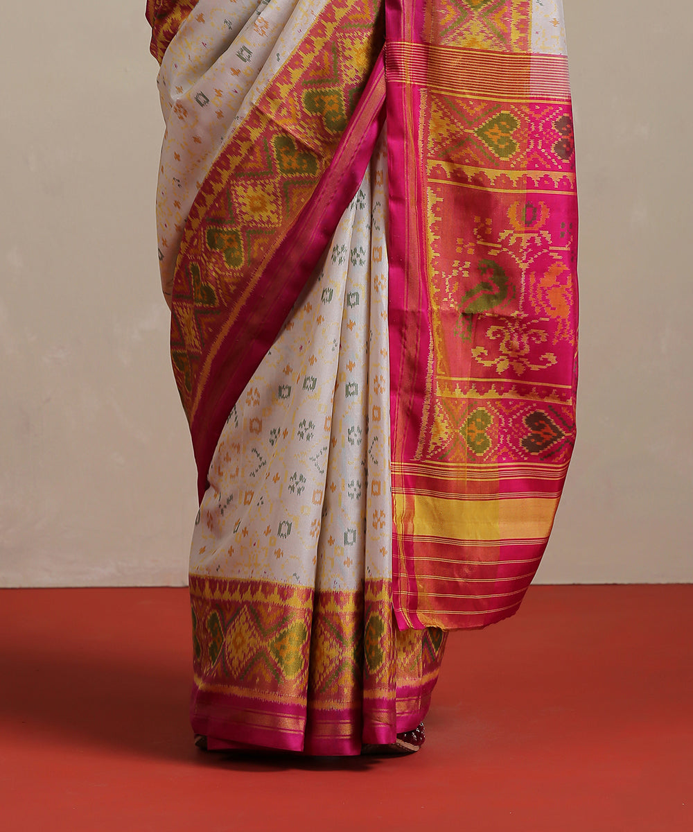 Off_White_Handloom_Pure_Mulberry_Silk_Ikat_Patola_Saree_With_Hot_Pink_Tissue_Border_WeaverStory_04