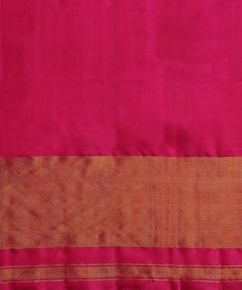 Off_White_Handloom_Pure_Mulberry_Silk_Ikat_Patola_Saree_With_Hot_Pink_Tissue_Border_WeaverStory_05