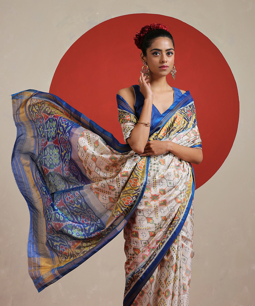 Handloom_Off_White_Pure_Mulberry_Silk_Ikat_Patola_Saree_With_Blue_Tissue_Border_WeaverStory_01