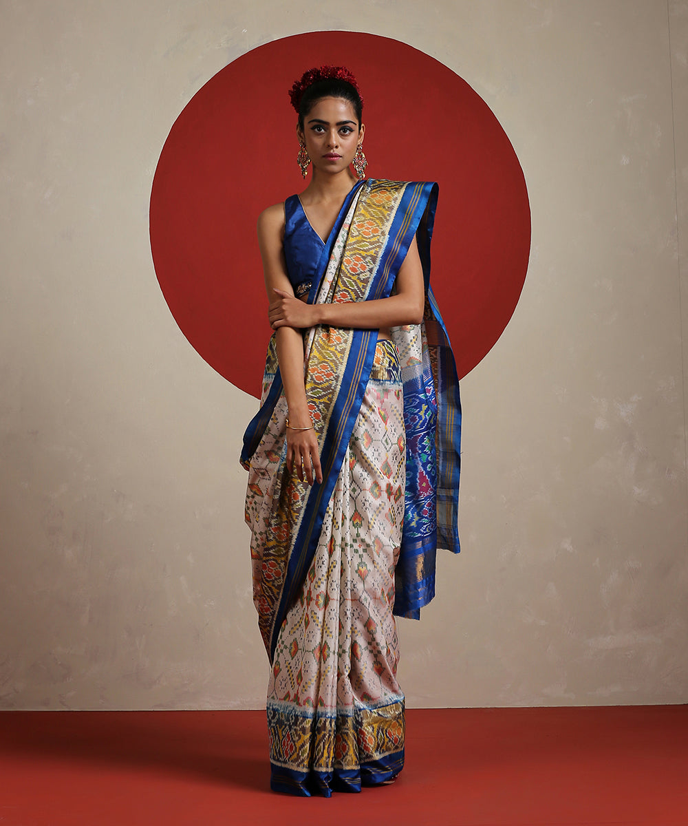 Handloom_Off_White_Pure_Mulberry_Silk_Ikat_Patola_Saree_With_Blue_Tissue_Border_WeaverStory_02