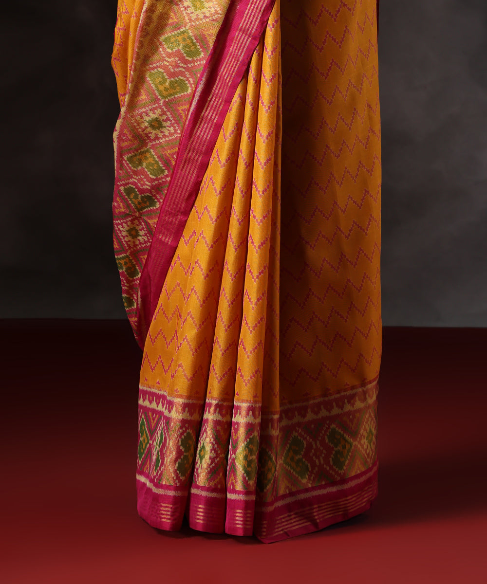 Handloom_Mustard_Pure_Mulberry_Silk_Single_Ikat_Patola_Saree_With_Hot_Pink_Tissue_Border_WeaverStory_04