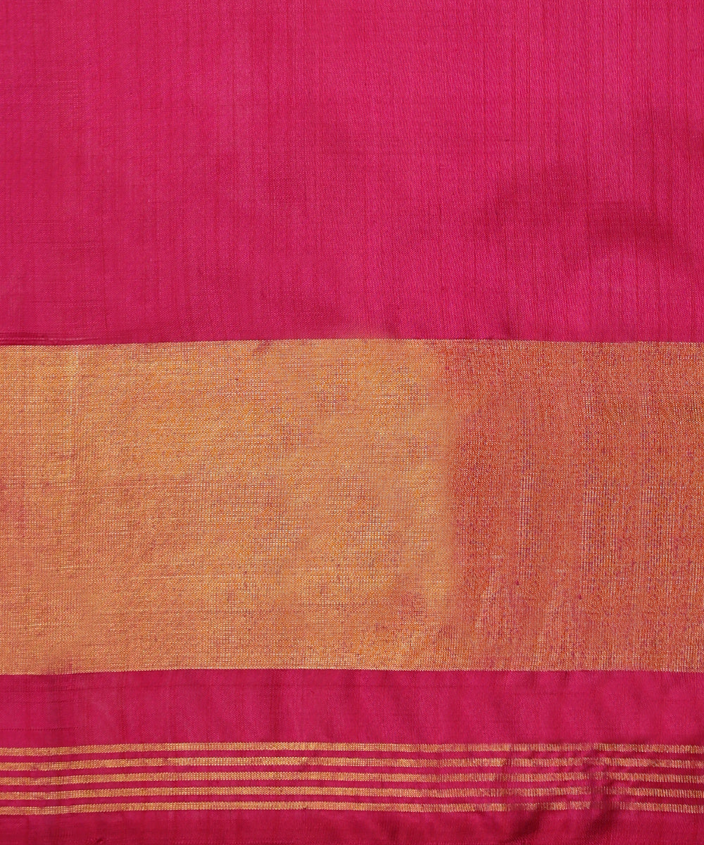 Handloom_Mustard_Pure_Mulberry_Silk_Single_Ikat_Patola_Saree_With_Hot_Pink_Tissue_Border_WeaverStory_05