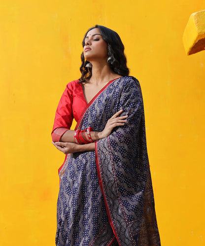 Handloom_Navy_Blue_Cotton_Jamdani_Banarasi_Saree_With_Red_Selvedge_WeaverStory_01