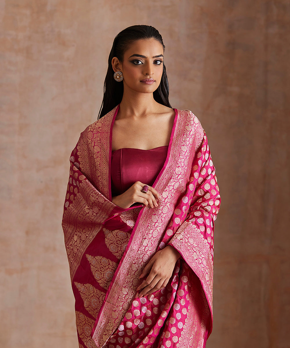 Handloom_Rani_Pink_Pure_Katan_Silk_Banarasi_Saree_With_Sona_Rupa_Kadhwa_Booti_WeaverStory_01