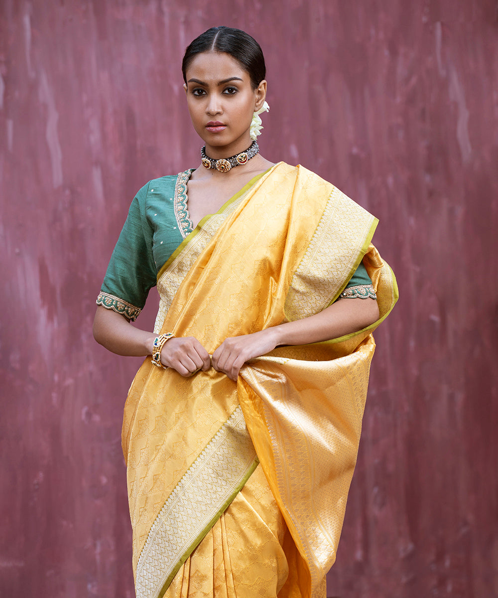 Handloom_Golden_Yellow_Pure_Katan_Silk_Tanchoi_Banarasi_Saree_With_Kadhwa_Border_WeaverStory_01