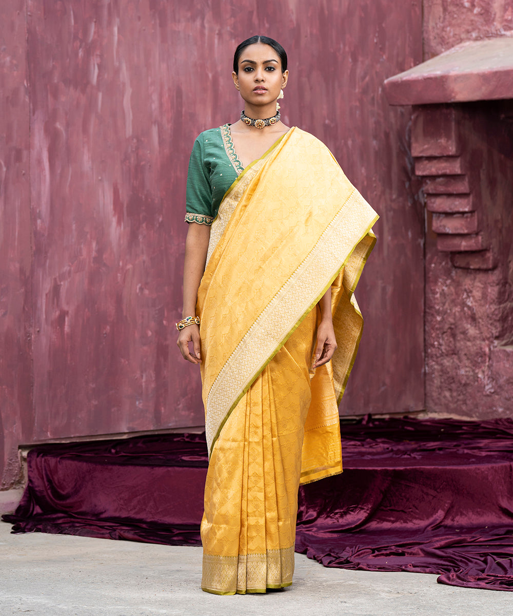Handloom_Golden_Yellow_Pure_Katan_Silk_Tanchoi_Banarasi_Saree_With_Kadhwa_Border_WeaverStory_02