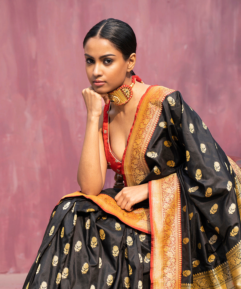 Handloom_Black_Pure_Katan_Silk_Banarasi_Saree_With_Gold_Cutwork_Booti_WeaverStory_01