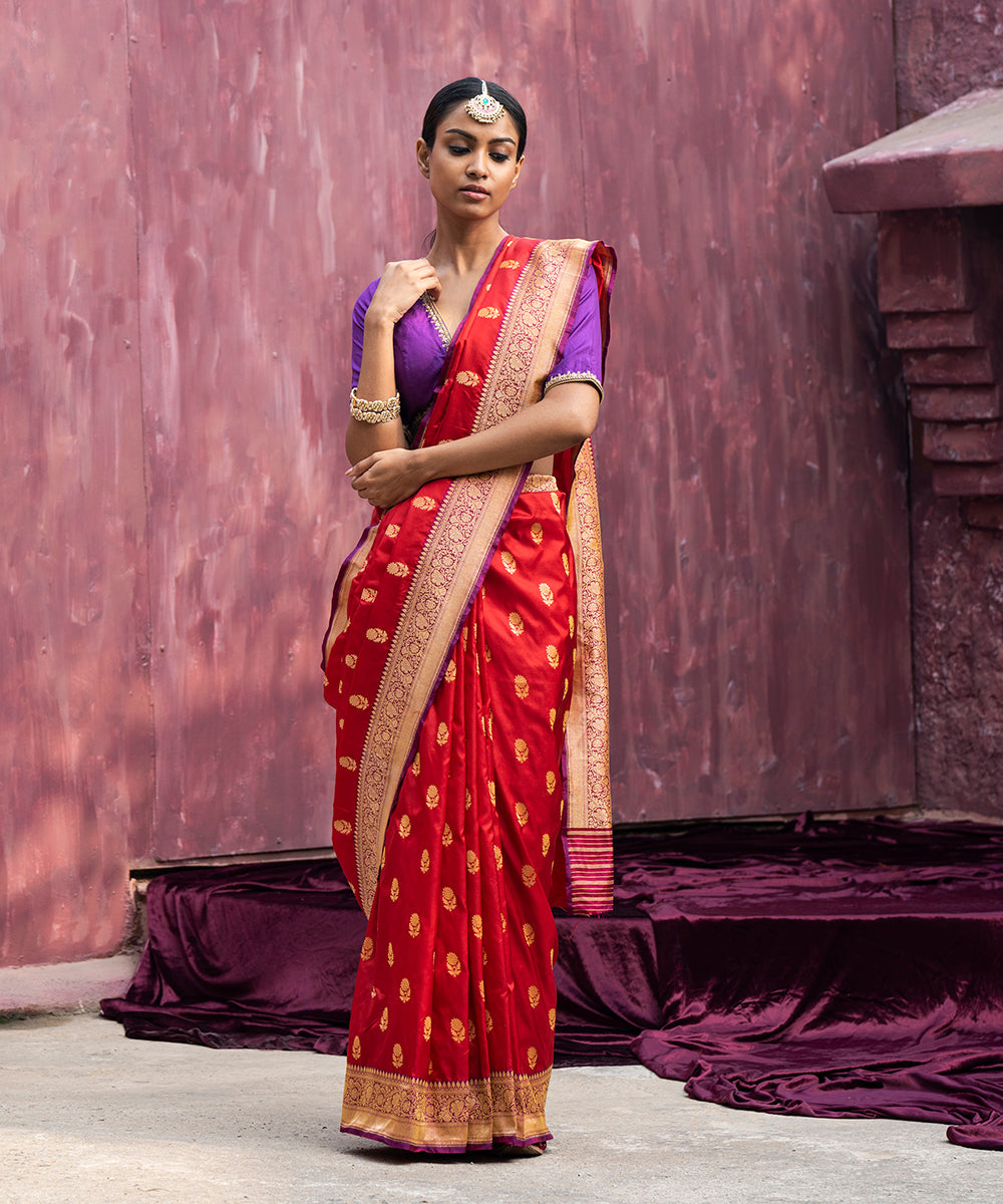 Red_Handloom_Pure_Katan_Silk_Banarasi_Saree_With_Gold_Cutwork_Booti_WeaverStory_03