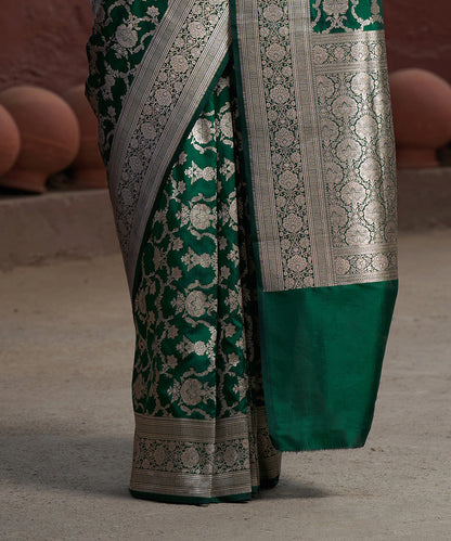 Handloom_Emerald_Green_Pure_Katan_Silk_Jangla_Banarasi_Saree_WeaverStory_04