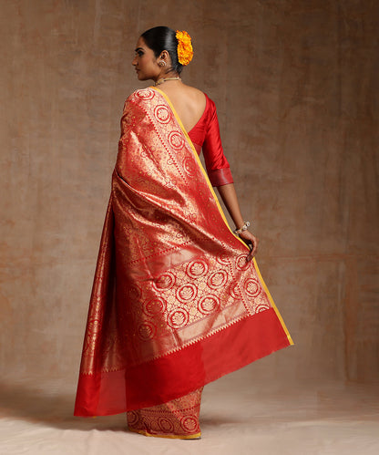 Handloom_Red_Pure_Katan_Silk_Kimkhab_Banarasi_Saree_With_Yellow_Blouse_Piece_WeaverStory_03