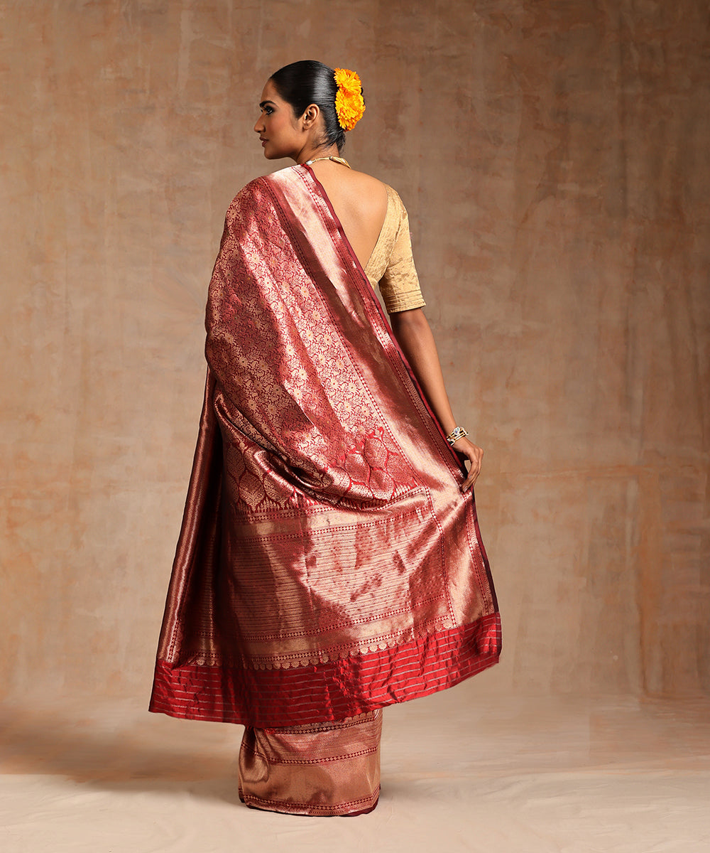 Maroon_Handloom_Pure_Katan_Silk_Kimkhab_Banarasi_Saree_With_Antique_Gold_Zari_WeaverStory_03