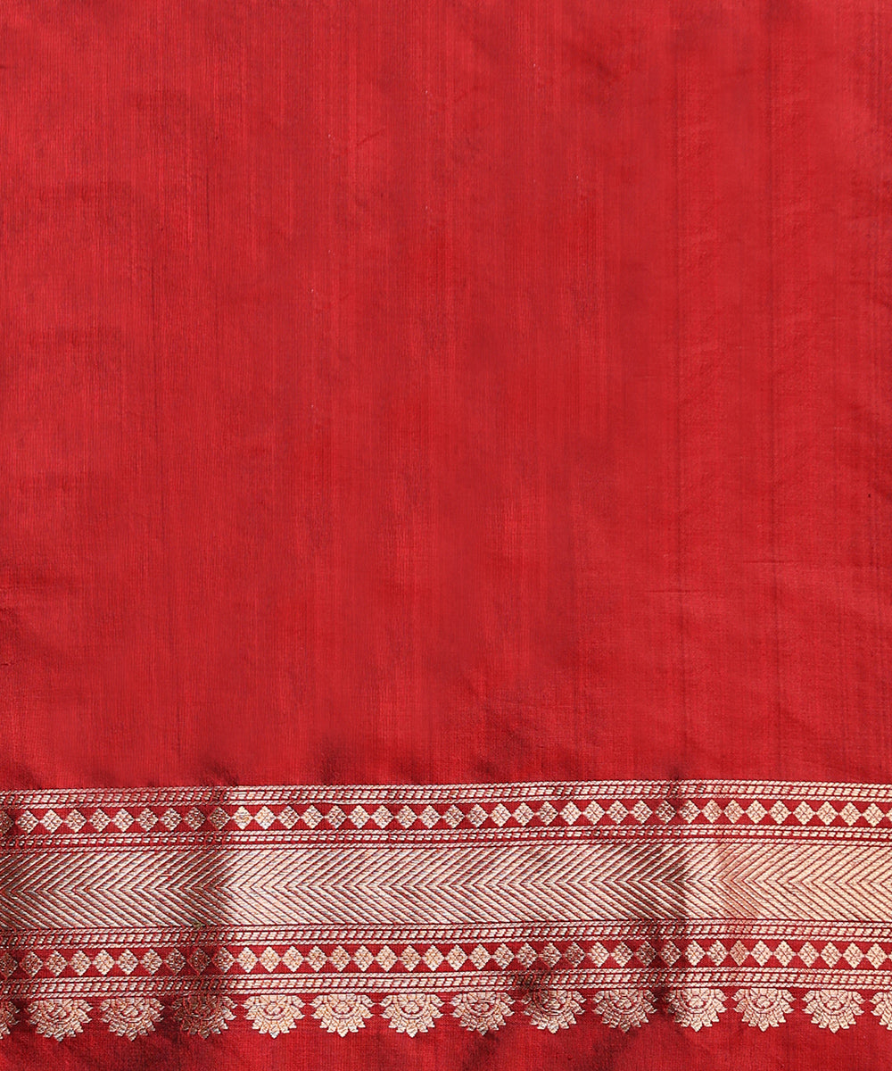 Maroon_Handloom_Pure_Katan_Silk_Kimkhab_Banarasi_Saree_With_Antique_Gold_Zari_WeaverStory_05