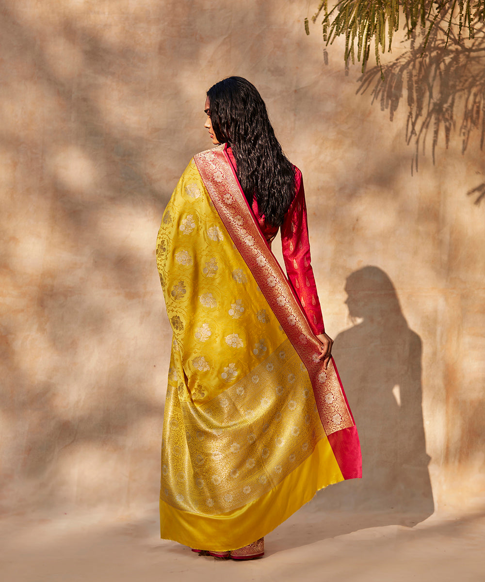 Handloom_Yellow_And_Red_Pure_Gajji_Silk_Tanchoi_Banarasi_Saree_WeaverStory_03