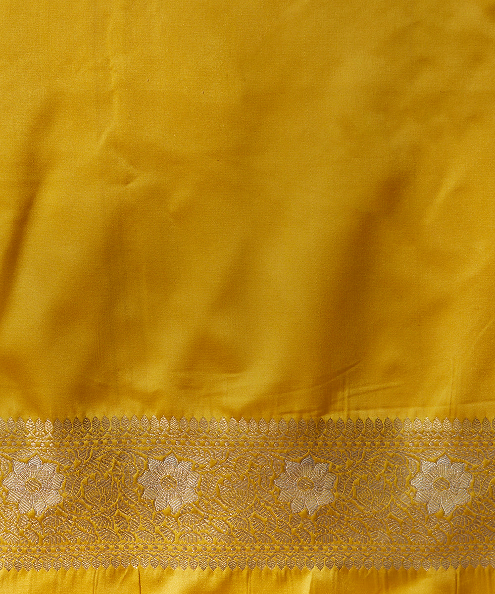 Handloom_Yellow_And_Red_Pure_Gajji_Silk_Tanchoi_Banarasi_Saree_WeaverStory_05