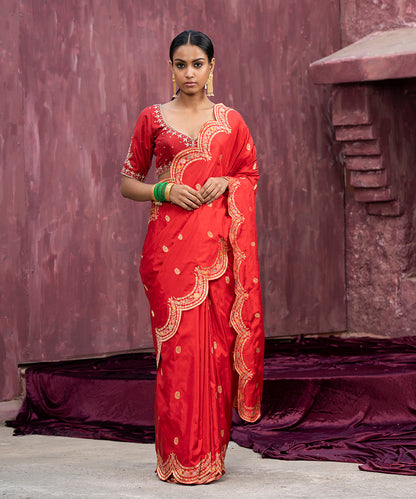 Red_Handloom_Pure_Katan_Silk_Banarasi_Saree_With_Meenakari_And_Scalloped_Border_WeaverStory_02