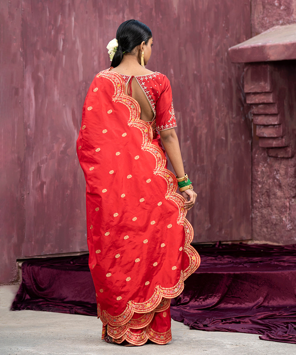 Red_Handloom_Pure_Katan_Silk_Banarasi_Saree_With_Meenakari_And_Scalloped_Border_WeaverStory_03