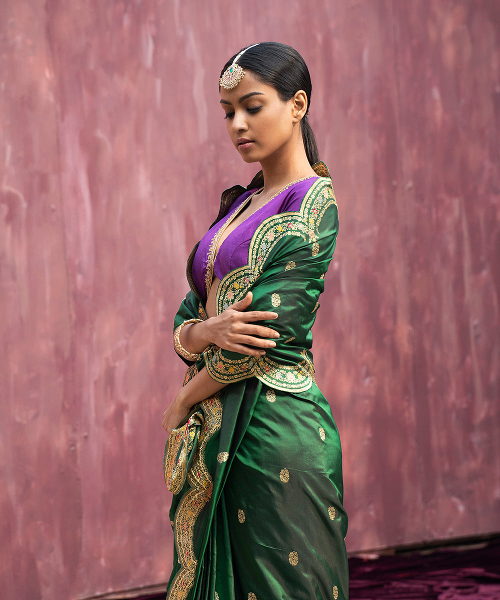 Handloom_Emerald_Green_Pure_Katan_Silk_Banarasi_Saree_With_Meenakari_And_Scalloped_Border_WeaverStory_01