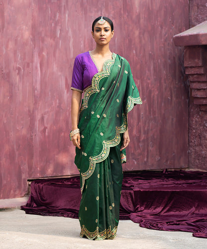 Handloom_Emerald_Green_Pure_Katan_Silk_Banarasi_Saree_With_Meenakari_And_Scalloped_Border_WeaverStory_02