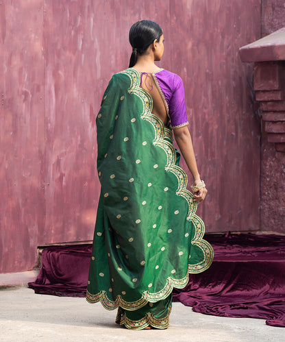 Handloom_Emerald_Green_Pure_Katan_Silk_Banarasi_Saree_With_Meenakari_And_Scalloped_Border_WeaverStory_03