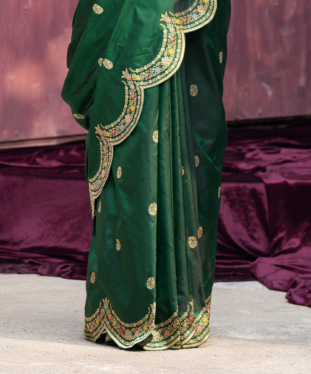 Handloom_Emerald_Green_Pure_Katan_Silk_Banarasi_Saree_With_Meenakari_And_Scalloped_Border_WeaverStory_04