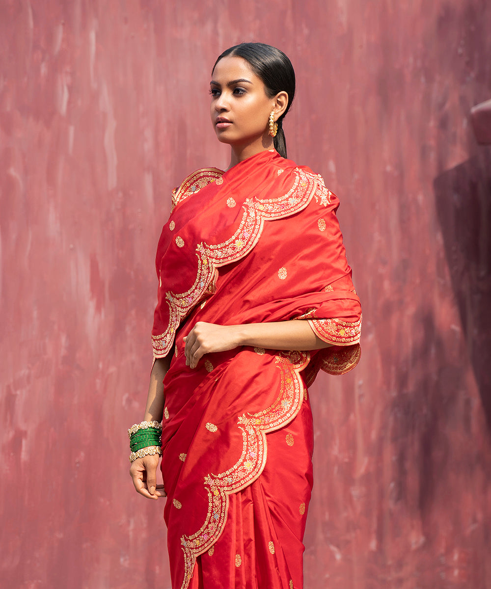 Handloom_Red_Pure_Katan_Silk_Banarasi_Saree_With_Meenakari_And_Scalloped_Border_WeaverStory_01