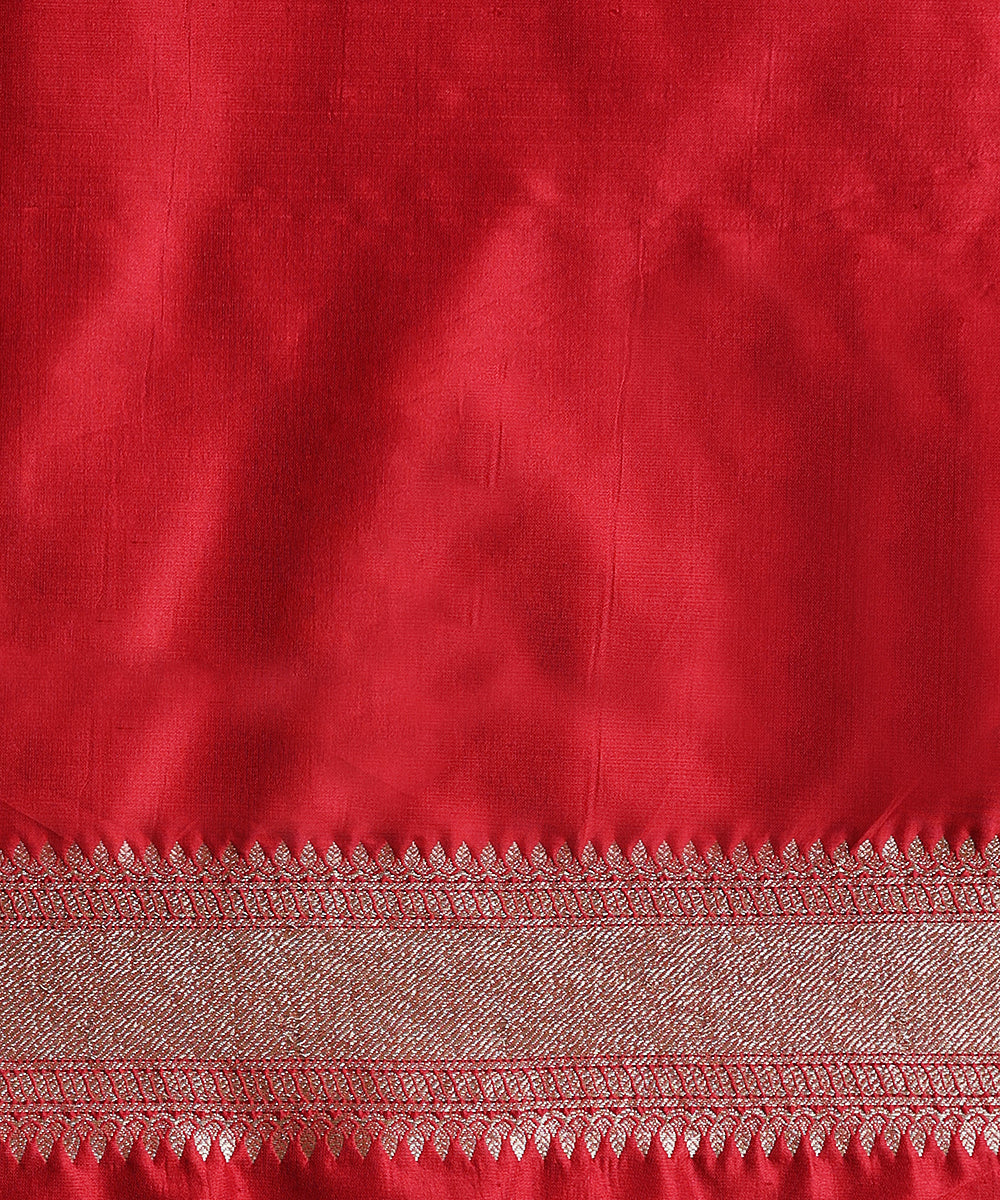 Red_Handloom_Pure_Katan_Silk_Kimkhab_Banarasi_Saree_With_All_Over_Floral_Jaal_WeaverStory_05