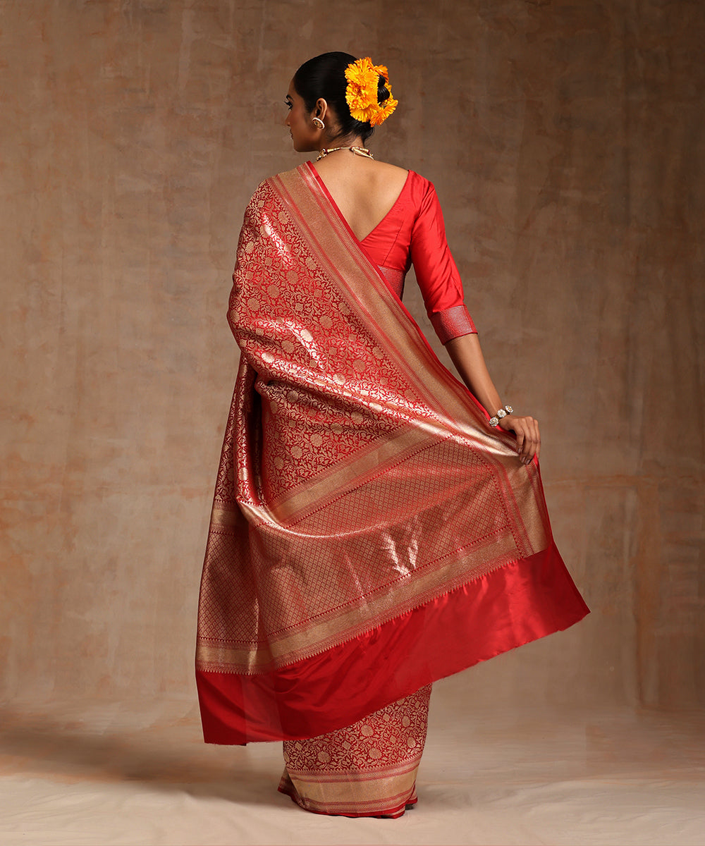 Red_Handloom_Pure_Katan_Silk_Kimkhab_Banarasi_Saree_With_Gold_Zari_Border_WeaverStory_03