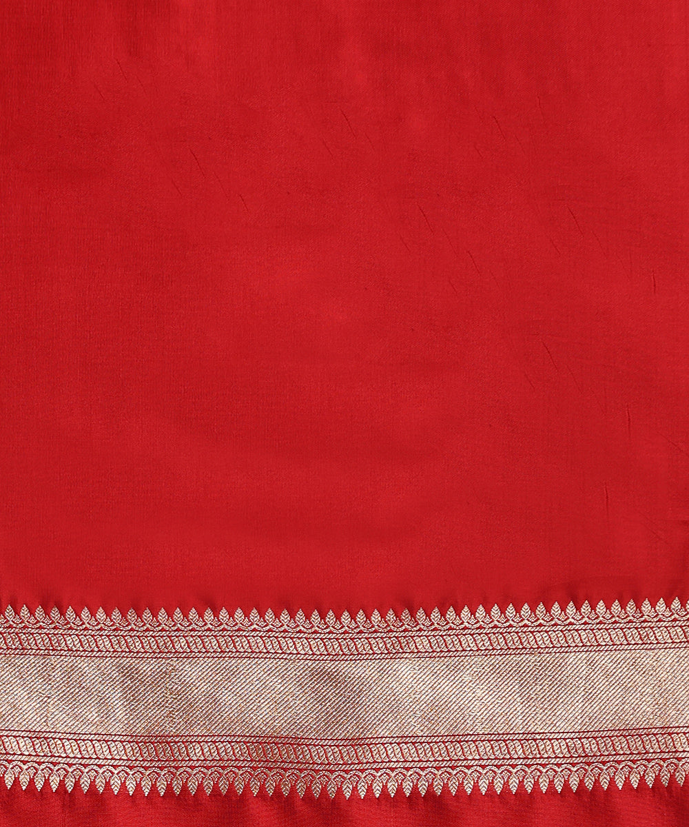 Red_Handloom_Pure_Katan_Silk_Kimkhab_Banarasi_Saree_With_Gold_Zari_Border_WeaverStory_05