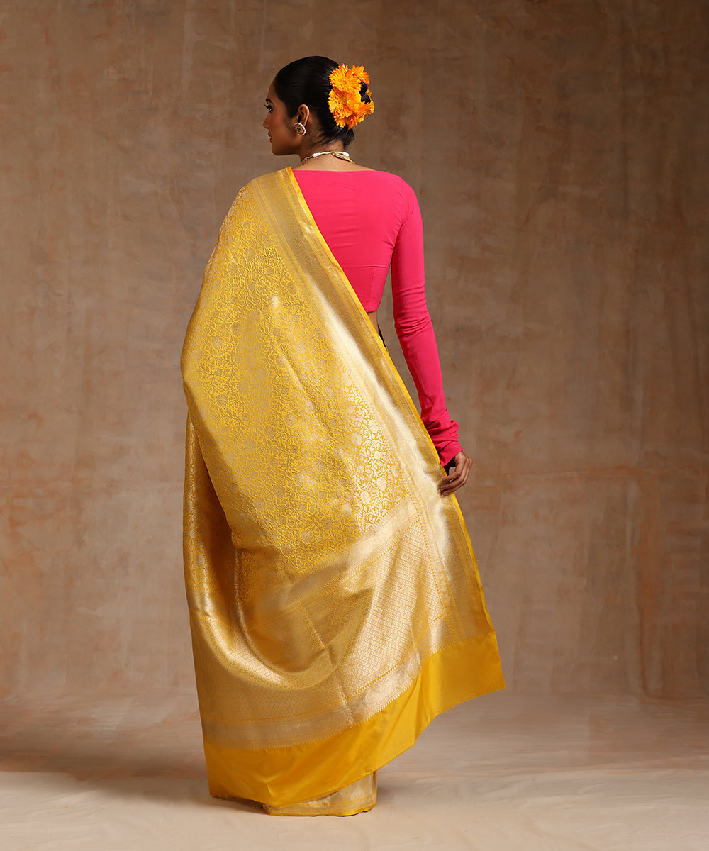 Yellow_Handloom_Pure_Katan_Silk_Kimkhab_Banarasi_Saree_With_All_Over_Floral_Work_WeaverStory_03