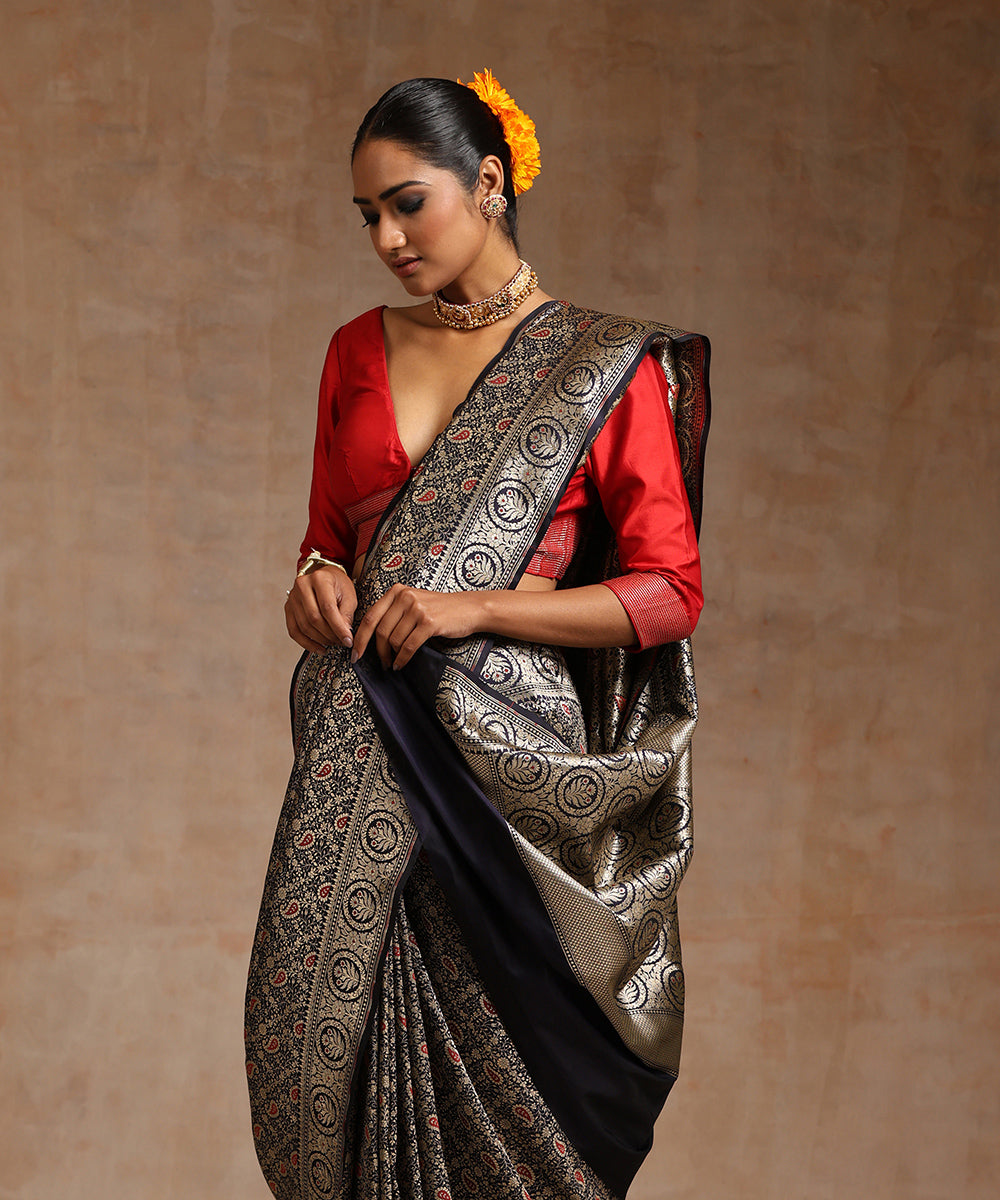 Handloom_Black_Pure_Katan_Silk_Kimkhab_Banarasi_Saree_With_Red_Meenakari_WeaverStory_01