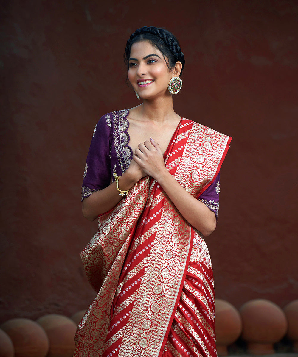 Red_Handloom_Pure_Katan_Silk_Banarasi_Saree_With_Diagonal_Bel_WeaverStory_01