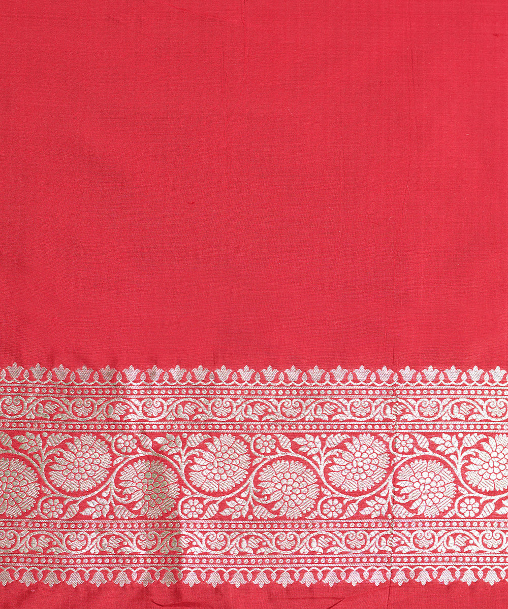 Red_Handloom_Pure_Katan_Silk_Banarasi_Saree_With_Diagonal_Bel_WeaverStory_05