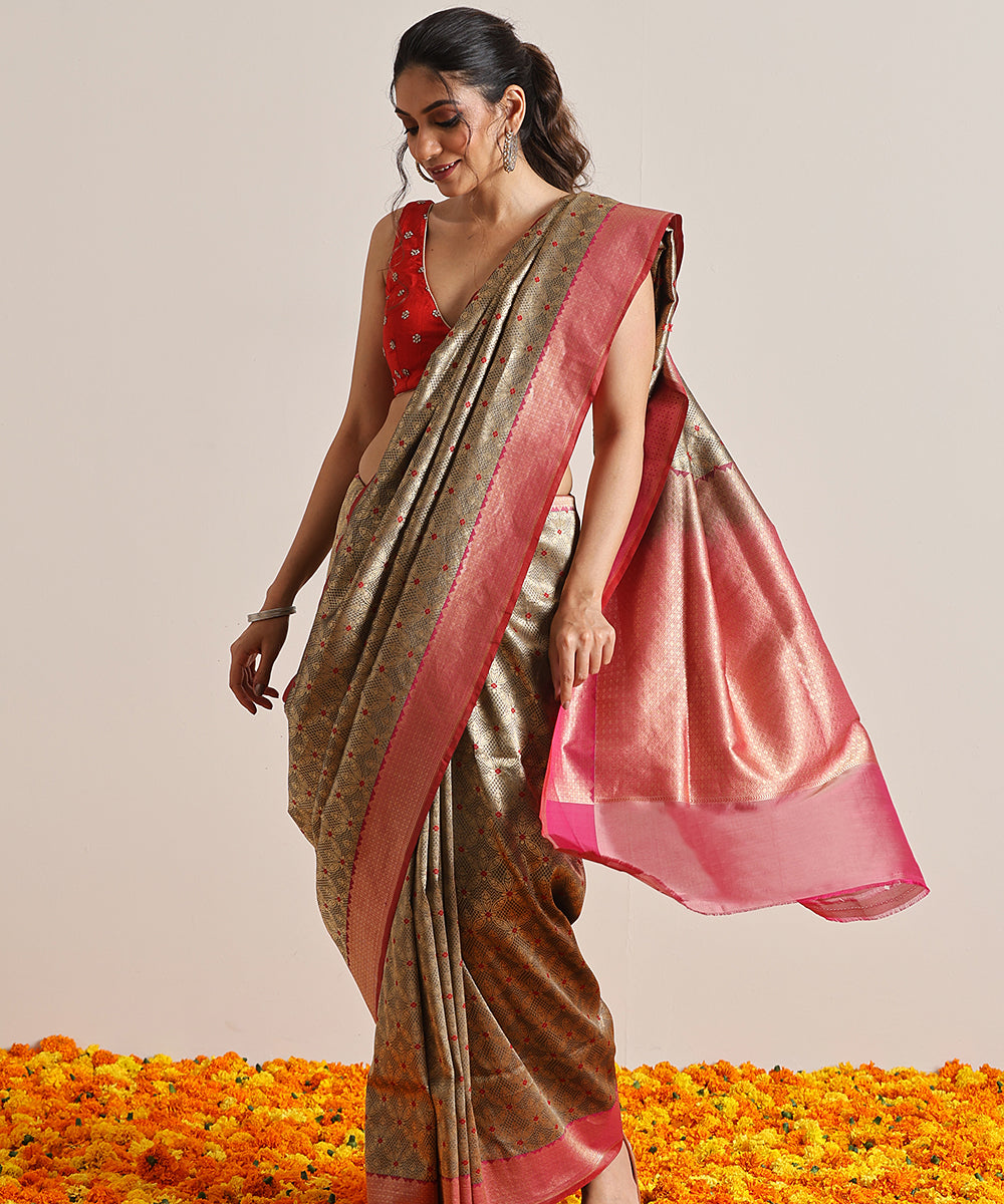 Grey_Handloom_Pure_Katan_Silk_Kimkhab_Banarasi_Saree_With_Pink_And_Gold_Zari_Border_WeaverStory_02