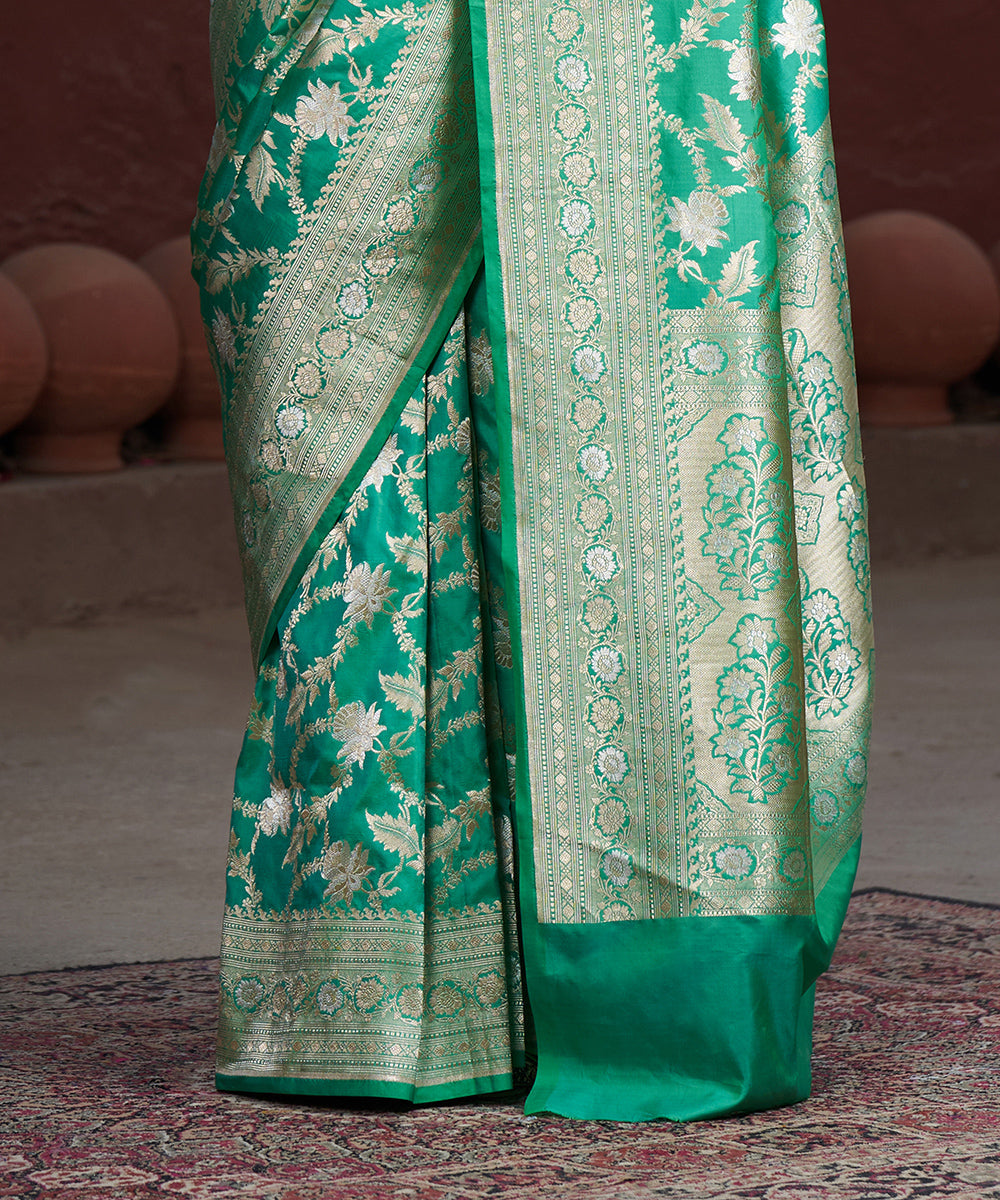Fresh_Green_Handloom_Pure_Katan_Silk_Banarasi_Saree_With_Floral_Jaal_WeaverStory_04