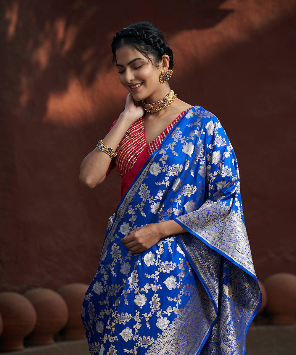 Electric_Blue_Handloom_Pure_Katan_Silk_Banarasi_Saree_With_Hibiscus_Flower_Jaal_WeaverStory_01