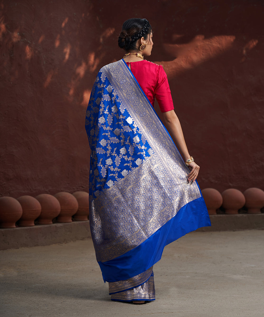 Electric_Blue_Handloom_Pure_Katan_Silk_Banarasi_Saree_With_Hibiscus_Flower_Jaal_WeaverStory_03