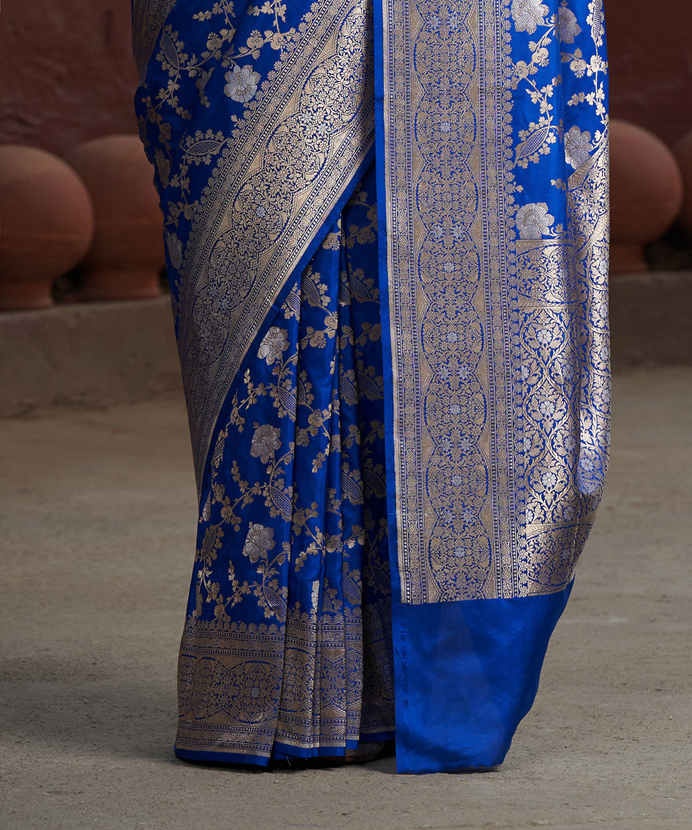 Electric_Blue_Handloom_Pure_Katan_Silk_Banarasi_Saree_With_Hibiscus_Flower_Jaal_WeaverStory_04