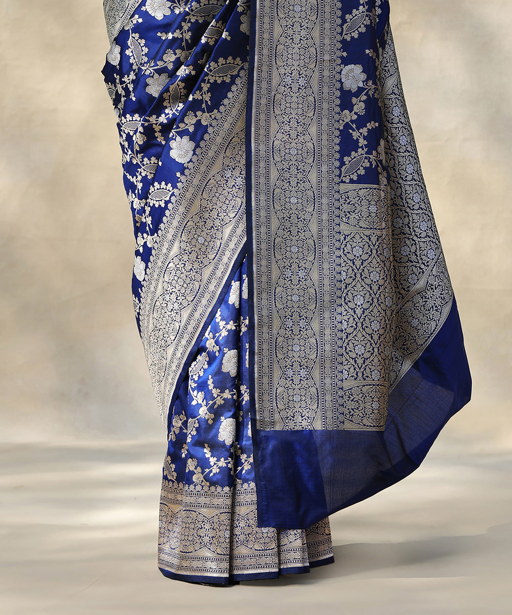 Dark_Blue_Handloom_Pure_Katan_Silk_Banarasi_Saree_With_Hibiscus_Flower_Jaal_WeaverStory_04