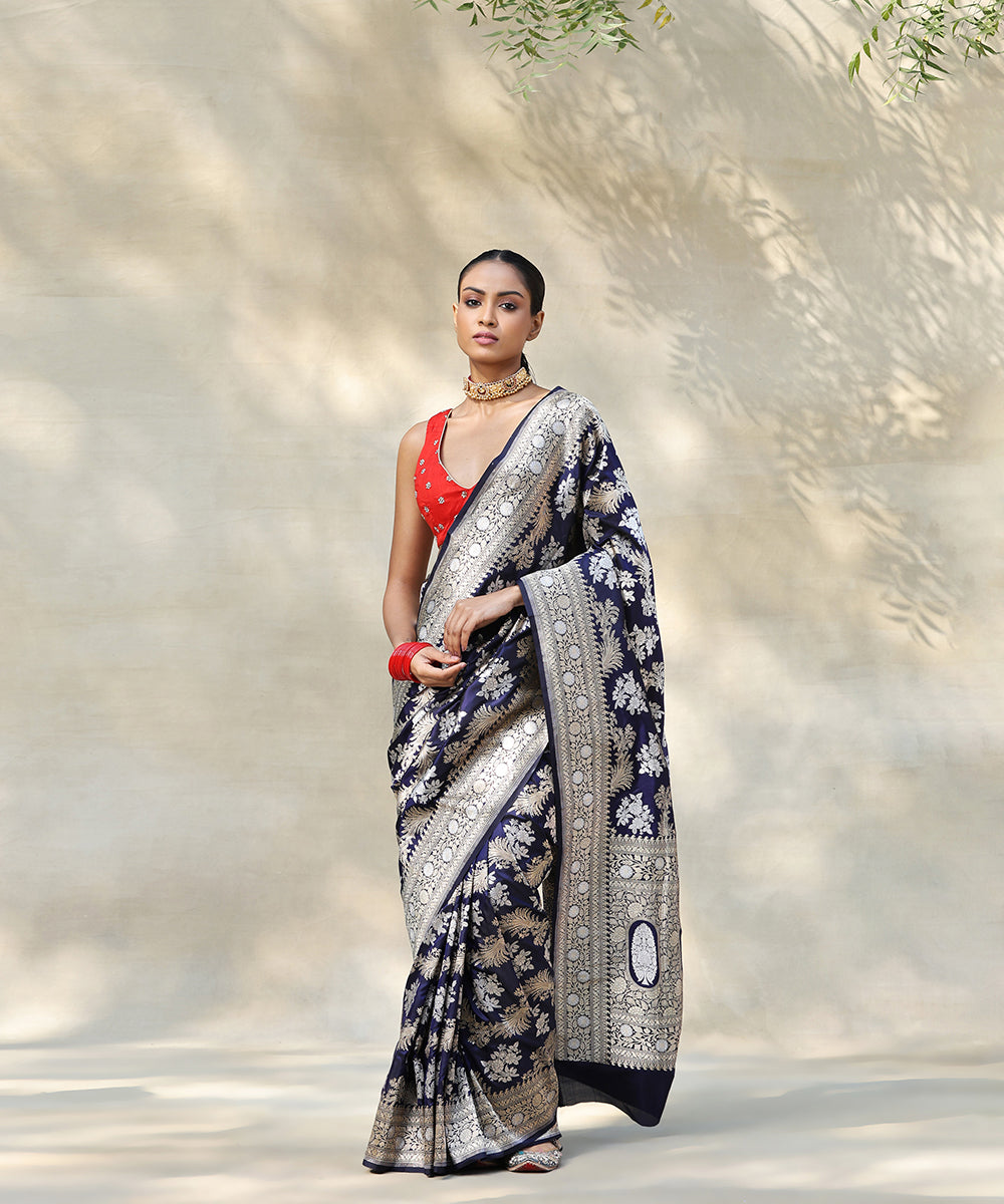 Handloom_Dark_Blue_Pure_Katan_Silk_Banarasi_Saree_With_Floral_Bunches_WeaverStory_02