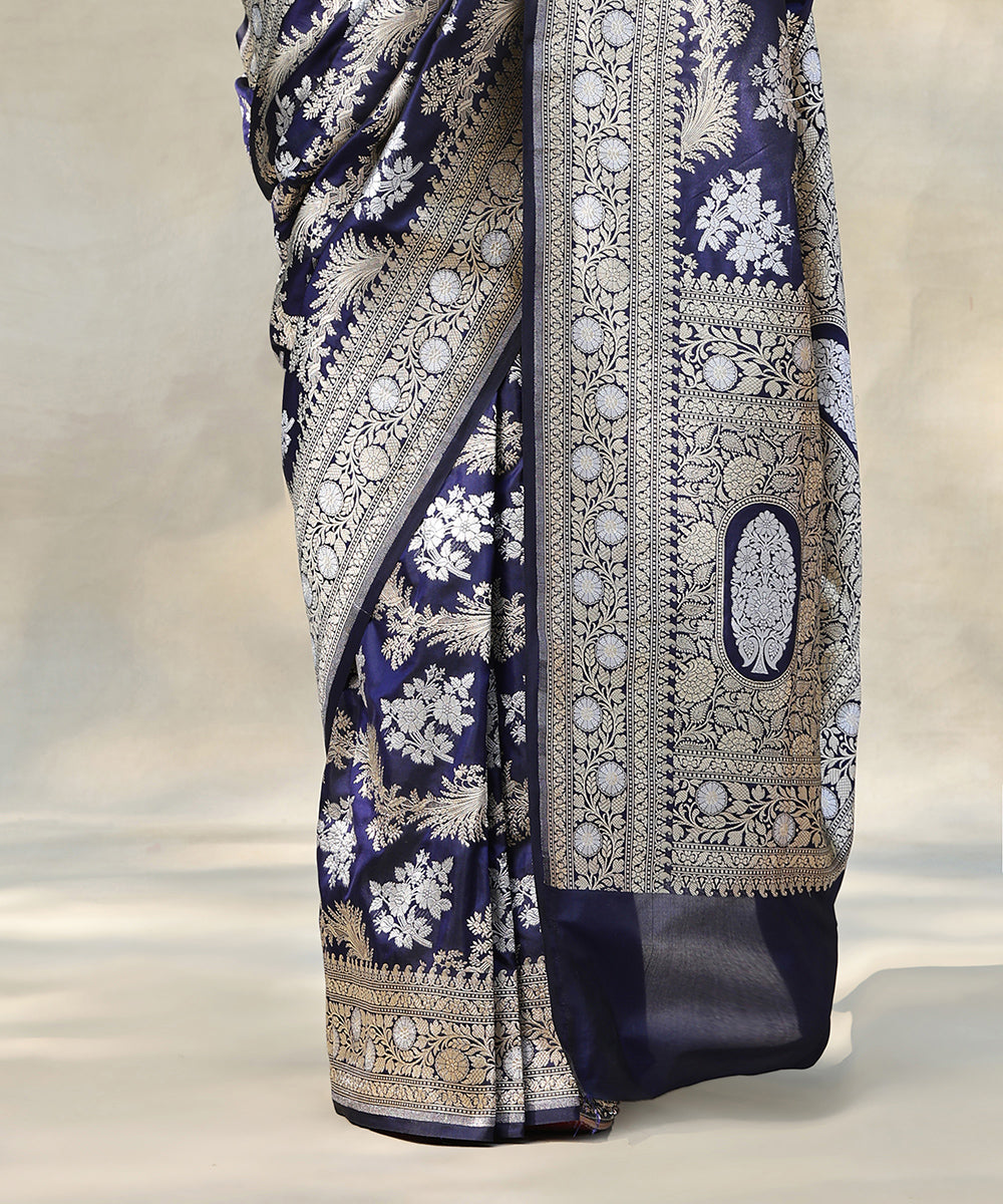 Handloom_Dark_Blue_Pure_Katan_Silk_Banarasi_Saree_With_Floral_Bunches_WeaverStory_04