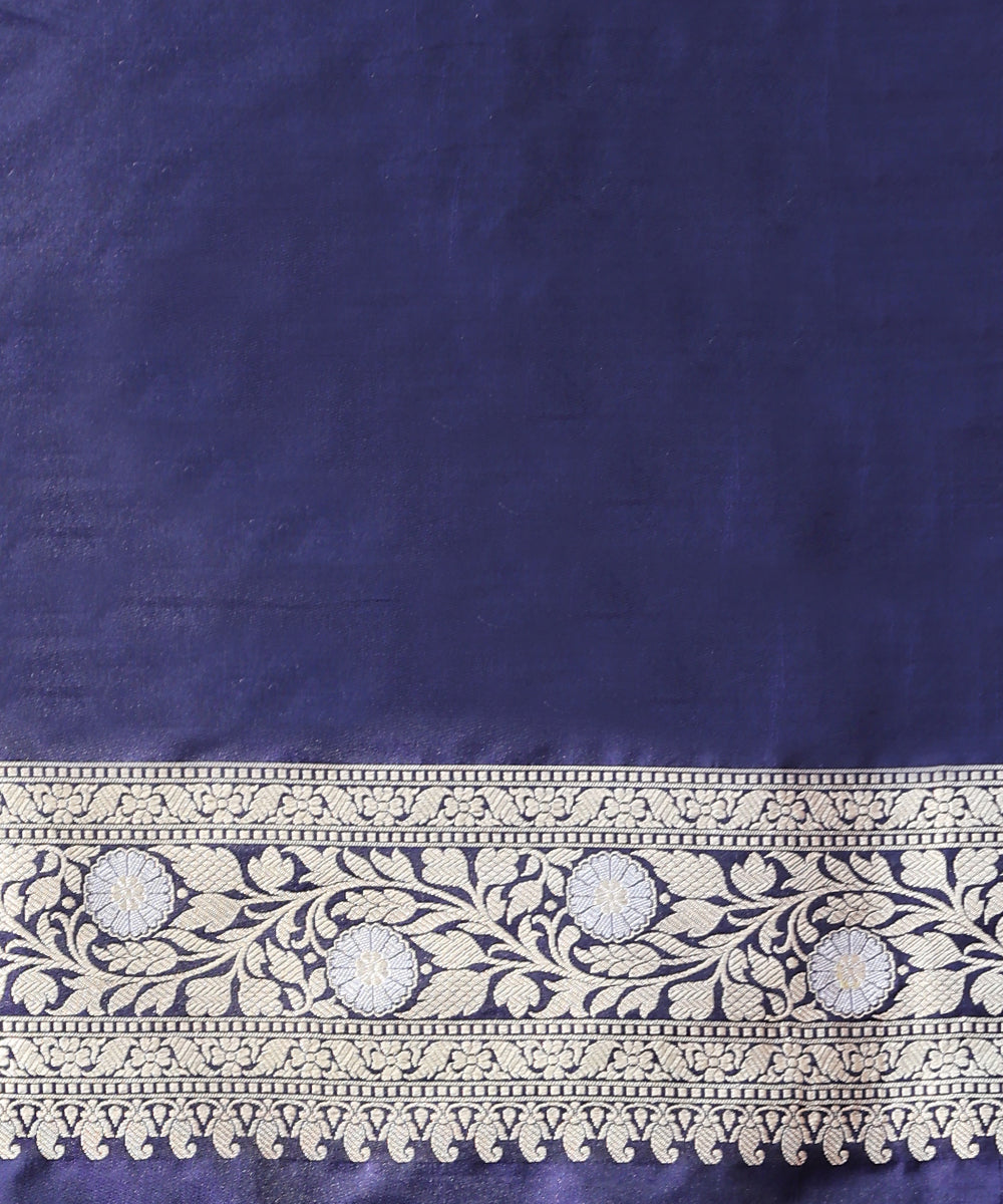 Handloom_Dark_Blue_Pure_Katan_Silk_Banarasi_Saree_With_Floral_Bunches_WeaverStory_05