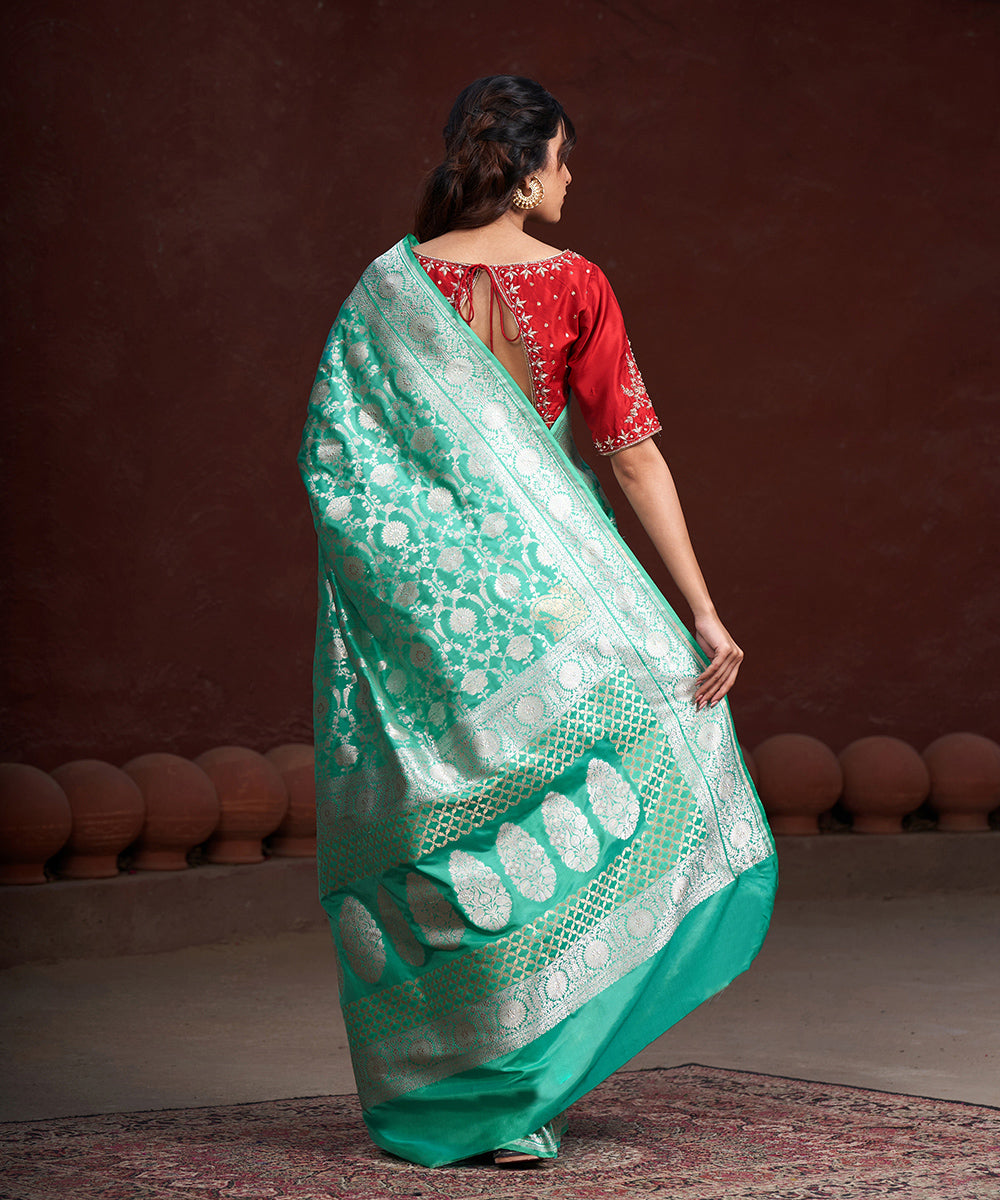 Handloom_Sea_Green_Pure_Katan_Silk_Banarasi_Saree_With_Konia_Motif_WeaverStory_03