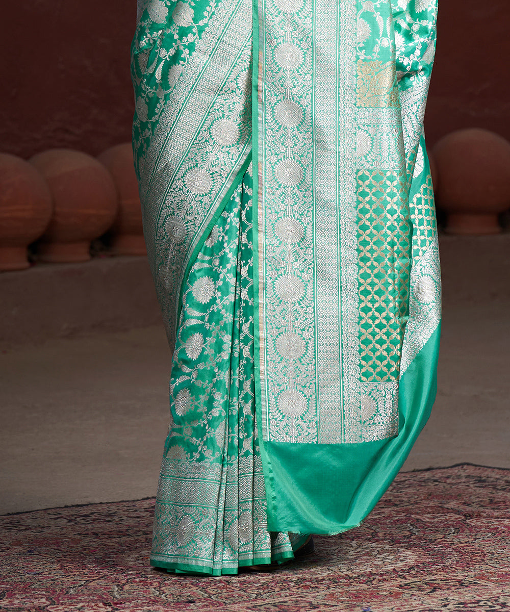 Handloom_Sea_Green_Pure_Katan_Silk_Banarasi_Saree_With_Konia_Motif_WeaverStory_04