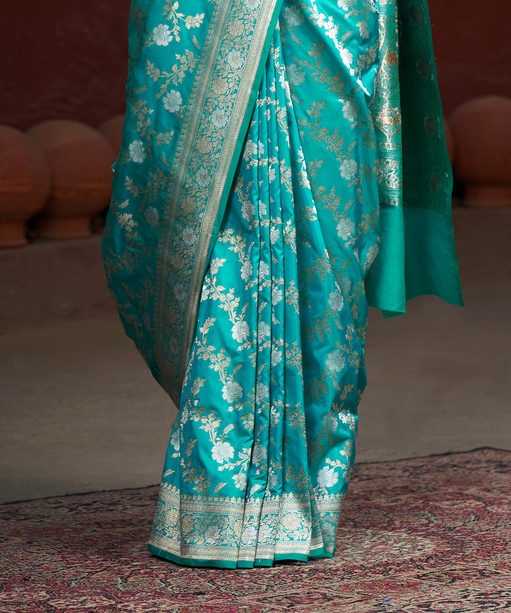 Turquoise_Handloom_Blue_Pure_Katan_Silk_Banarasi_Saree_With_Zari_Jaal_WeaverStory_04