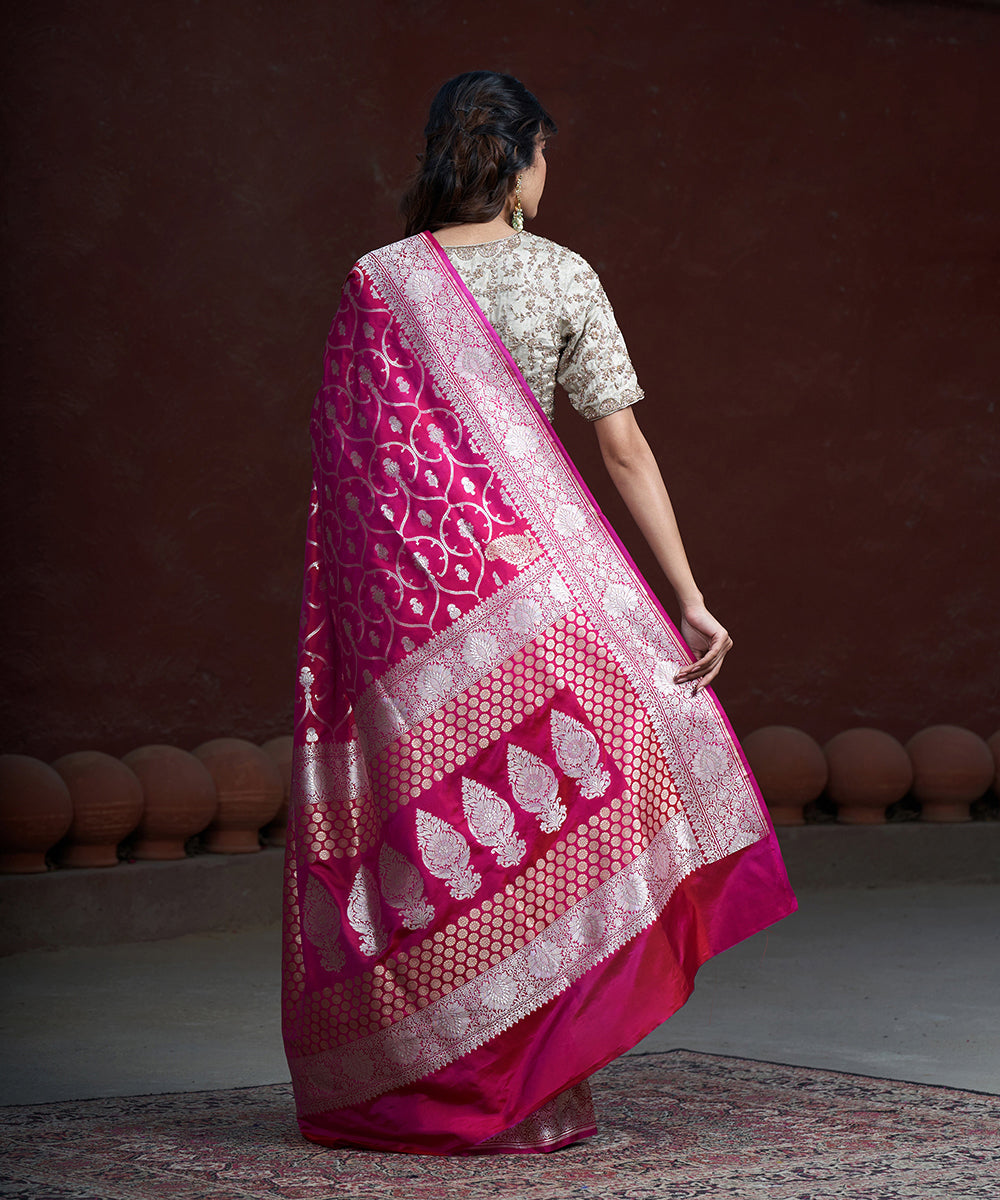 Purple_And_Pink_Handloom_Pure_Katan_Silk_Banarasi_Saree_With_Zari_Jaal_WeaverStory_03